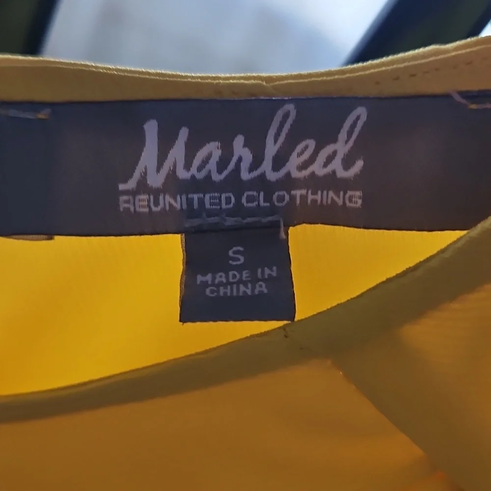 Elegant Yellow Women's Blouse - Picture 2 of 3